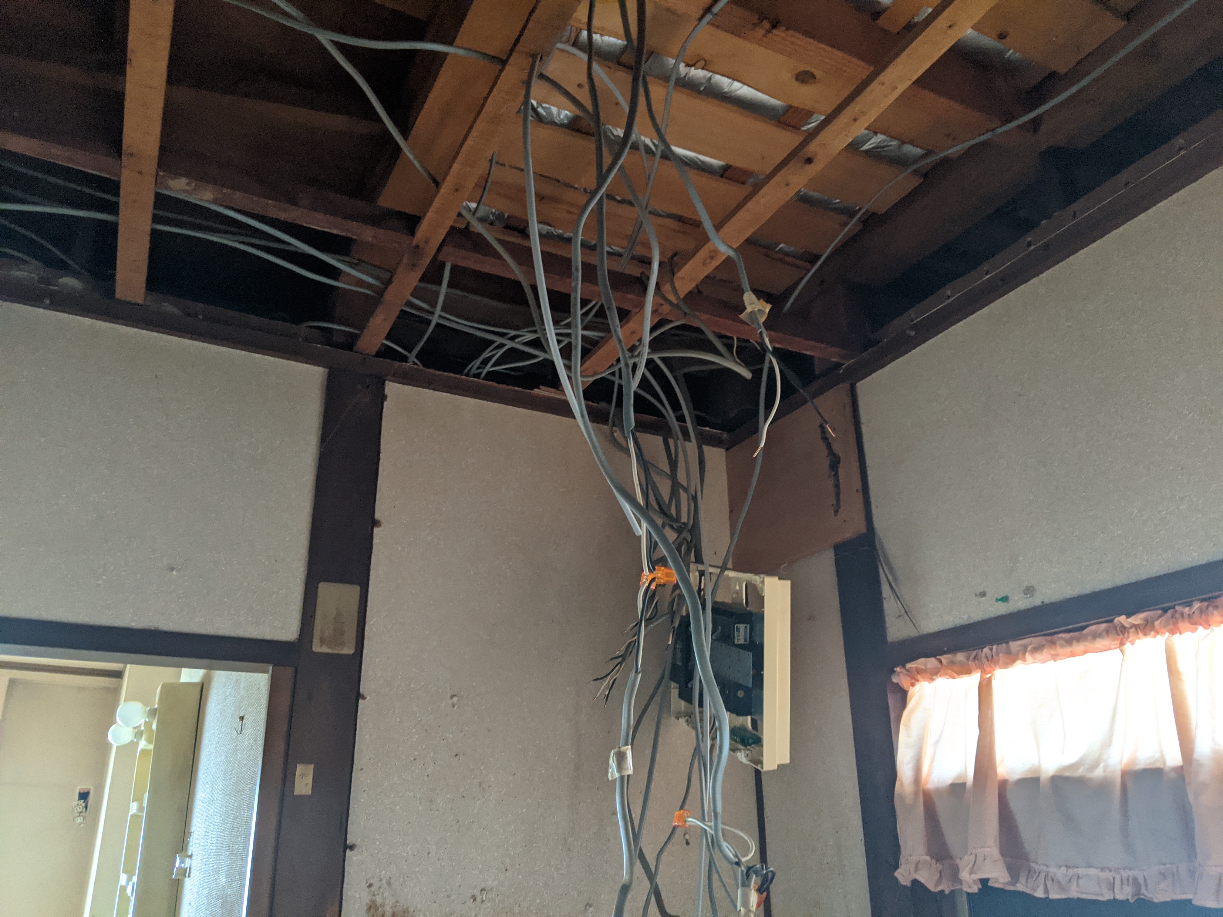 昭和46年築羽曳野市の戸建のリフォームを開始しました 株 空き家総合研究所 旧 合同会社田口商事